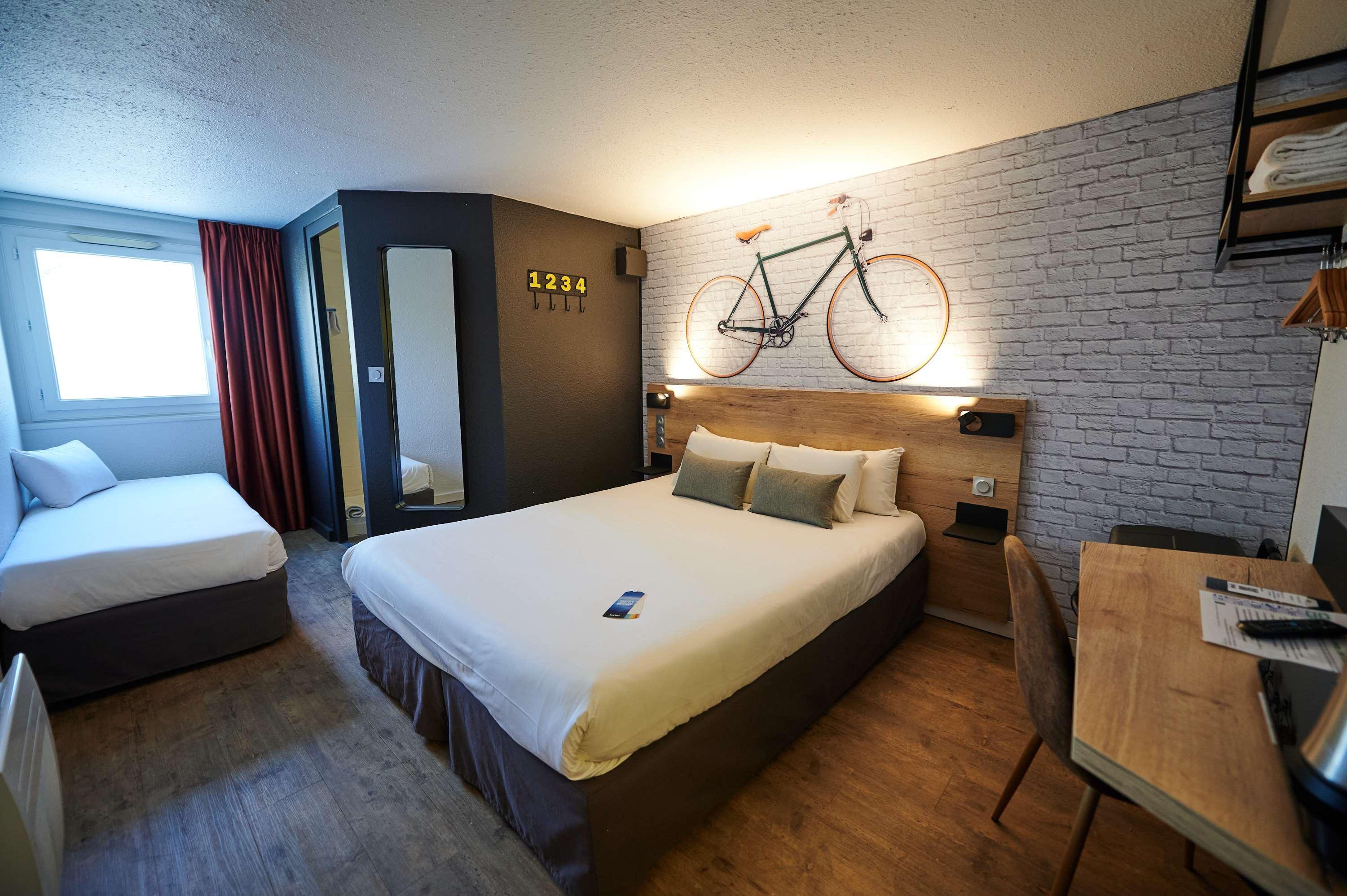 Kyriad Hotel Laval Laval  Exterior foto